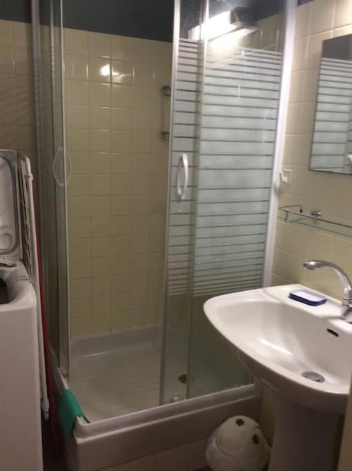 2 Lits . 500m Des Thermes. 1 Km Du Appartement *